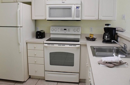 Bostroms Resort | Ultimate Beach Getaway! 2 Great Units w/Kitchen, Beach, Shop at Volusia Mall
