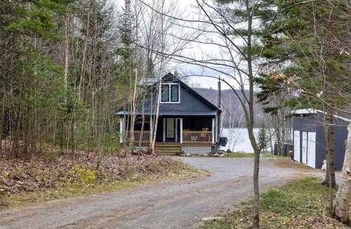 Hastings Highlands House | Ultimate Lakeview Retreat - Hot Tub, Paddle & Play