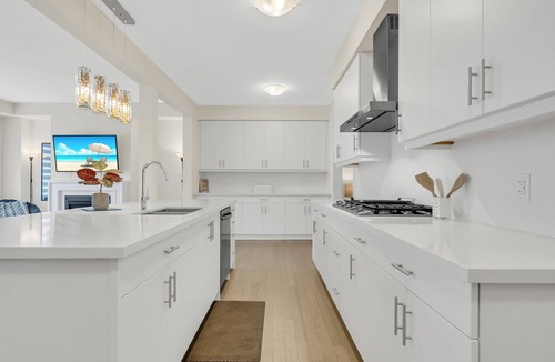 Kitchener House | Ultimate Luxe ~5BR & 5.5WR ~EV Charger ~Kitchener