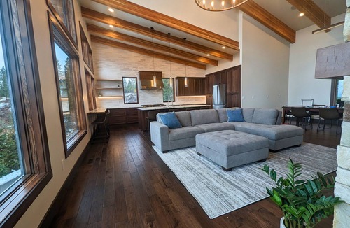 Sandpoint House | Ultimate Sandpoint Lodge: Ski, Golf & Lake Retreat