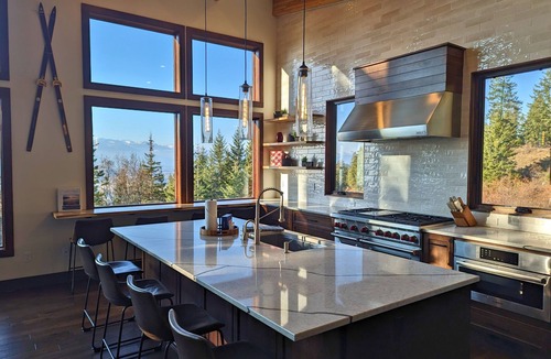 Sandpoint House | Ultimate Sandpoint Lodge: Ski, Golf & Lake Retreat