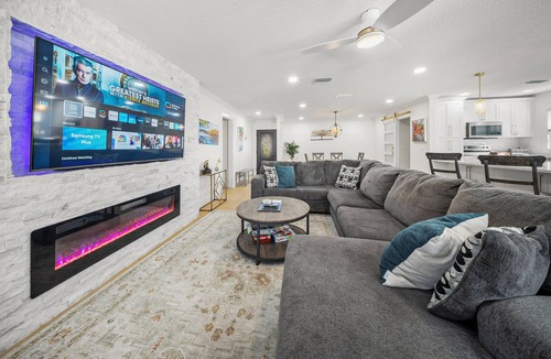 Carrollwood House | Ultimate Vacation Spot: Pool, Mini Golf & Hammock!
