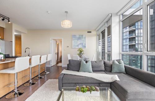 Downtown Mississauga Apartment | Ultra Luxurious 2.5 Bedroom 2 Full Bathroom 1 Parking Condo Near SQ1 Striking Views