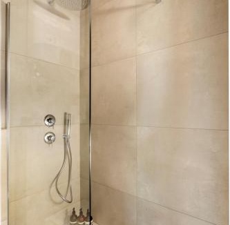 11th Arrondissement Apartment | Un architecte en voyage
