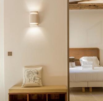 11th Arrondissement Apartment | Un architecte en voyage