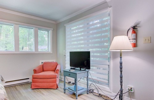 Georgina House | Underwood Cottage in Jackson Point