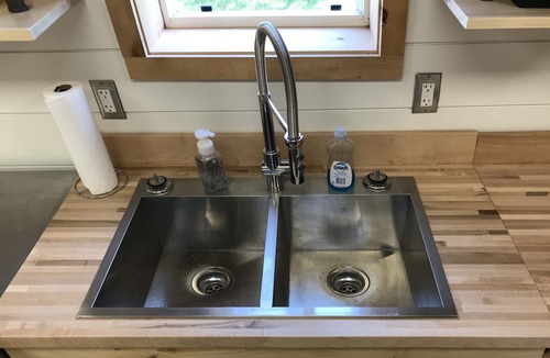 Bradford West Gwillimbury House | Unique Country Barn Studio- Pet Friendly