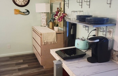 Highland Apartment | Unique Studio Apartment nWifinKing BednJet Tubn Pooln C/O