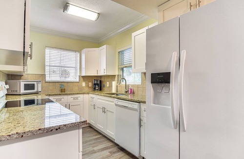 Pass-a-Grille Historic District Apartment | Unit 3 Blocks Gulf to Beaches Historical Museum!