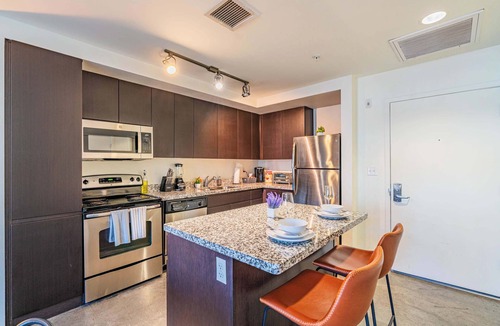 Evans Churchill Apartment | Unwind near PHX DT | Gym,Balcony,Pool,Parking,W/D