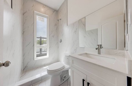 Downtown Toronto Apartment | UofT St. George Campus Penthouse – Quiet & Cozy