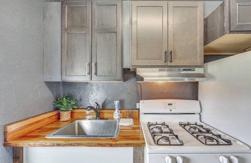 Natrona House | Updated New Kensington Home w/Deck: 22 Mi to PGH!