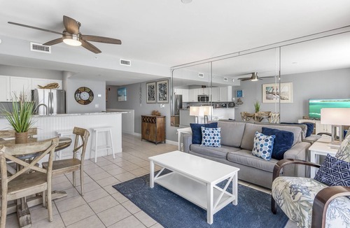 Destin Condo | Upgraded 5th Flr Pelican Beach Resort -1 bedroom - On the beach-