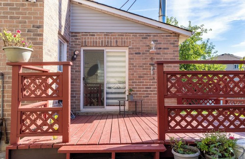 Fletchers Creek South House | Uptown Oasis Home near Pearson Airport