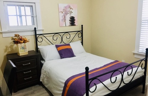 Waterloo House | UPTOWN WATERLOO! Renovated and Sweet House