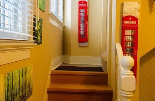 Waterloo House | UPTOWN WATERLOO! Renovated and Sweet House