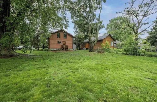 Kingston House | Urban Cottage Style House - Close to lake/University