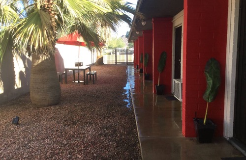North Mountain Apartment | Urban escape,Next to shopping center and restaurants!