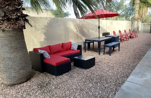 North Mountain Apartment | Urban escape,Next to shopping center and restaurants!