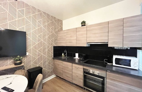 Quartier du Faubourg-Montmartre Apartment | Urban Flat 06 - Charming 2 BDR in Paris