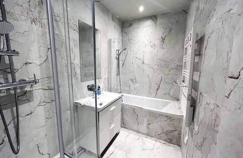 Quartier du Faubourg-Montmartre Apartment | Urban Flat 06 - Charming 2 BDR in Paris