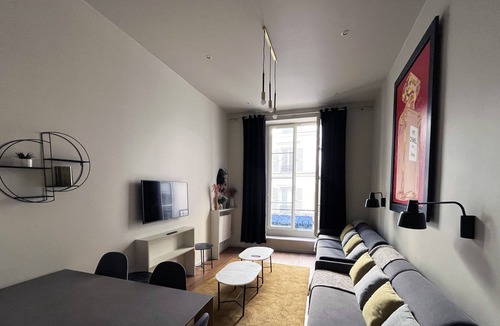 Strasbourg -Saint-Denis Apartment | Urban Flat 94 - Sublime 4BDR Flat Coco Chanel