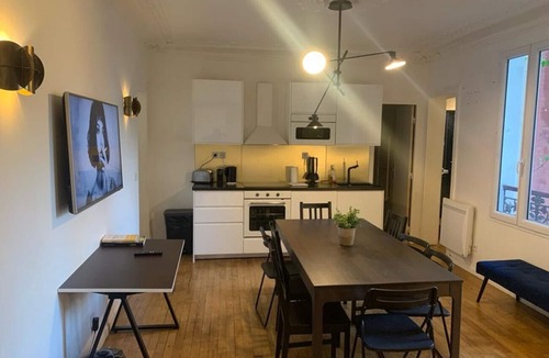 Porte-Saint-Martin Apartment | Urban Flat 99 - Spacious 6 BDR Apartment in Paris