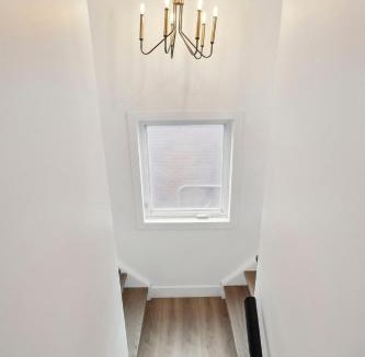 East Credit House | Urban Nest Home 4bed 4bath Parking Baby Crib