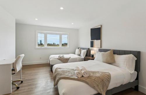 East Credit House | Urban Nest Home 4bed 4bath Parking Baby Crib
