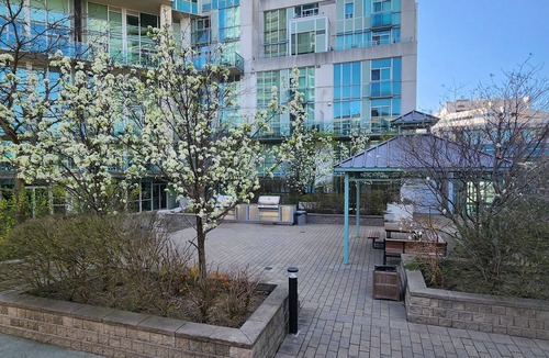 Downtown Mississauga Condo | Urban Oasis: 1BR City Centre/Parking Included