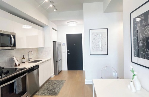 Humber Bay Apartment | Urban Oasis Minutes from Downtown Toronto