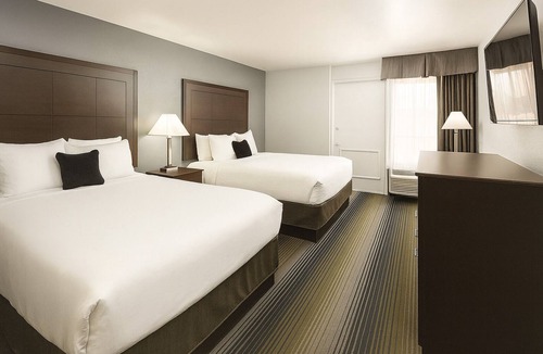 Downtown Tucson Hotel | Urban Retreat in the Heart of Tucson! 2 Family-friendly Units! Outdoor Pool!
