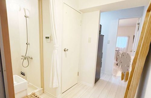 Arakawa Apartment | US12 JR Yamanote Line Comfortable 1 room. Direct access to Shinjuku, Ikebukuro, Shibuya, Harajuku, Tokyo and Akihabara. Restaurants and convenience stores are also available.