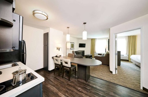 Morris Plains House | Vacation Day Is Always A Great Idea! 2 Relaxing Units, Pets are Allowed Here