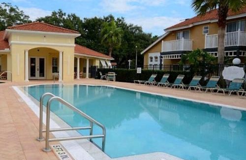 Lake Berkley House | Vacation Home in Orlando Florida Close to Disney