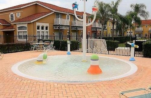 Lake Berkley House | Vacation Home in Orlando Florida Close to Disney