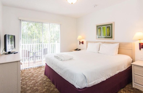 Kissimmee Villa | Vacation Townhome only 8 Miles From Disney (1121)