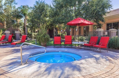 Mesa Condo | Vacation worthy Gilbert resort setting