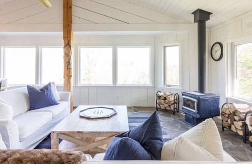 Grey Highlands House | Valley Haven Cottage: Secluded w Hot Tub, Fire Pit