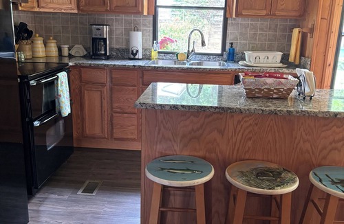 Clanton House | Very charming 4-bedroom 2 bath house on beautiful Lay Lake.