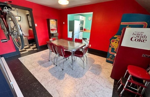 Bellefonte Apartment | Very Cool, Retro Getaway in Heart of Downtown
