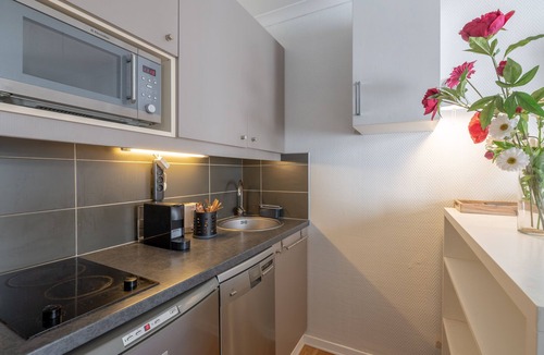 Issy-les-Moulineaux Hotel | Very Quiet, Beautifully Decorated, Fully Equiped Studio with Balcony.