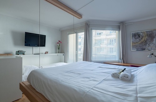 Issy-les-Moulineaux Hotel | Very Quiet, Beautifully Decorated, Fully Equiped Studio with Balcony.
