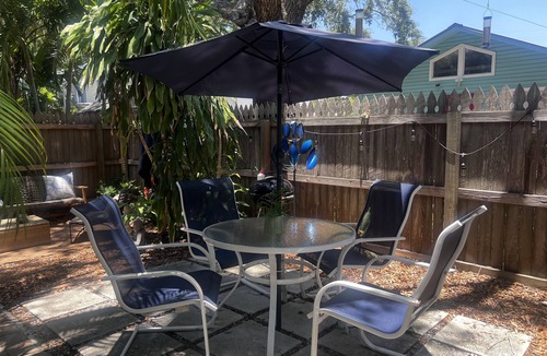 Downtown Apartment | Very tropical, private and peaceful, short walk to everything happening downtown