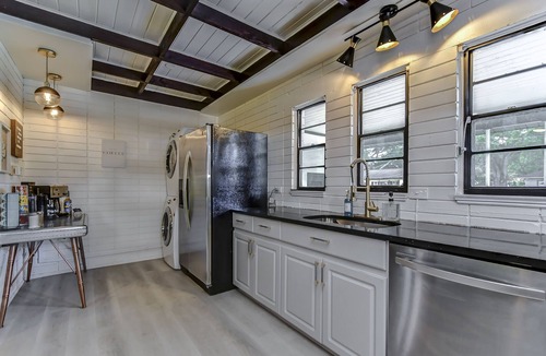 South Seminole Heights House | Vibe in the Heights-Hot Tub-Prime Location-SkeeBall