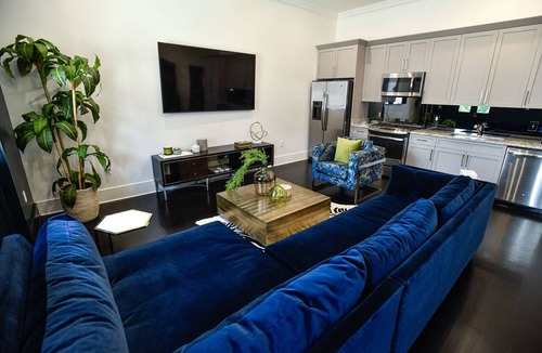 Central Business District Hotel | Vibrant Downtown New Orleans Escape: Prime CBD Location + Walk Everywhere