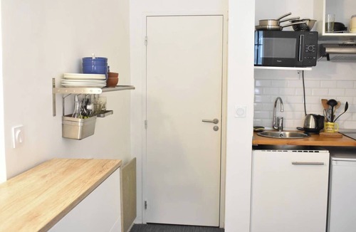 Parc-de-Montsouris Apartment | Vibrant & Nifty Studio in Paris!