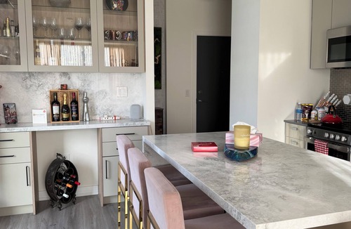 Bathurst Manor Condo | Vibrant Toronto Retreat: Gym, BBQ & Rooftop Views