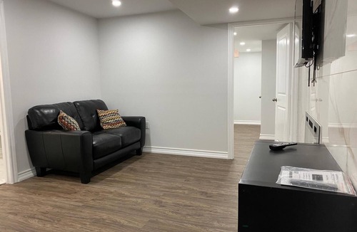 Vaughan Apartment | Vicky Vacation Rentals #1n