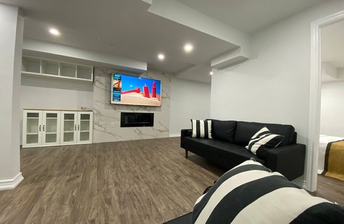 Vaughan Apartment | Vicky Vacation Rentals #2